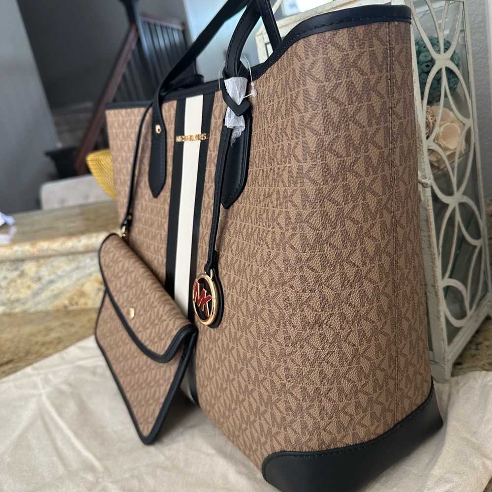 New my large tote Eva with clutch ❤️ - Picture 4 of 10